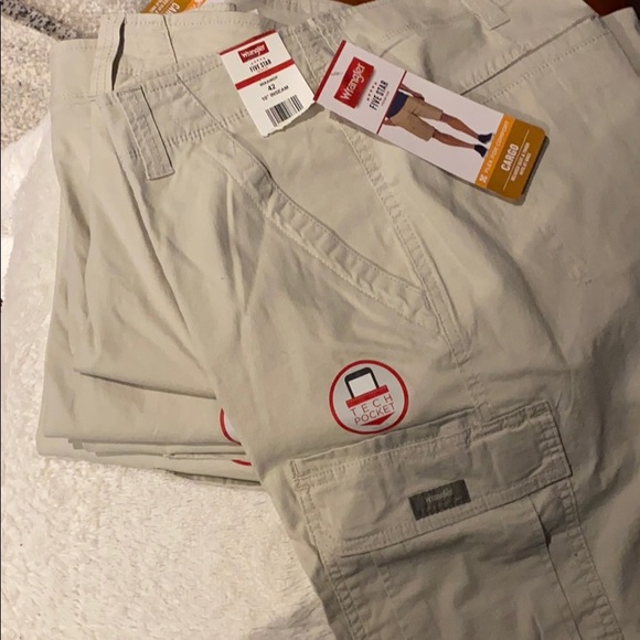 Wrangler Men’s Cargo shorts - Picture 2 of 4